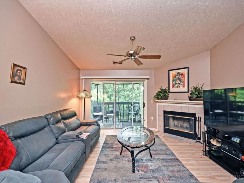 9325 Winton Road, Unit 6, Cincinnati, OH 45231 Photo 3