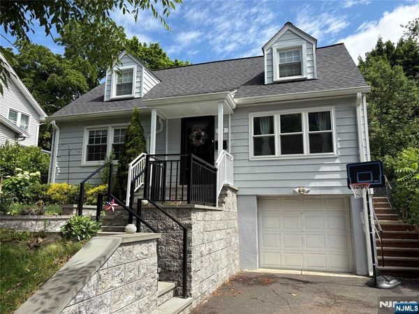 33 Yantecaw Avenue, BLOOMFIELD, NJ 07003