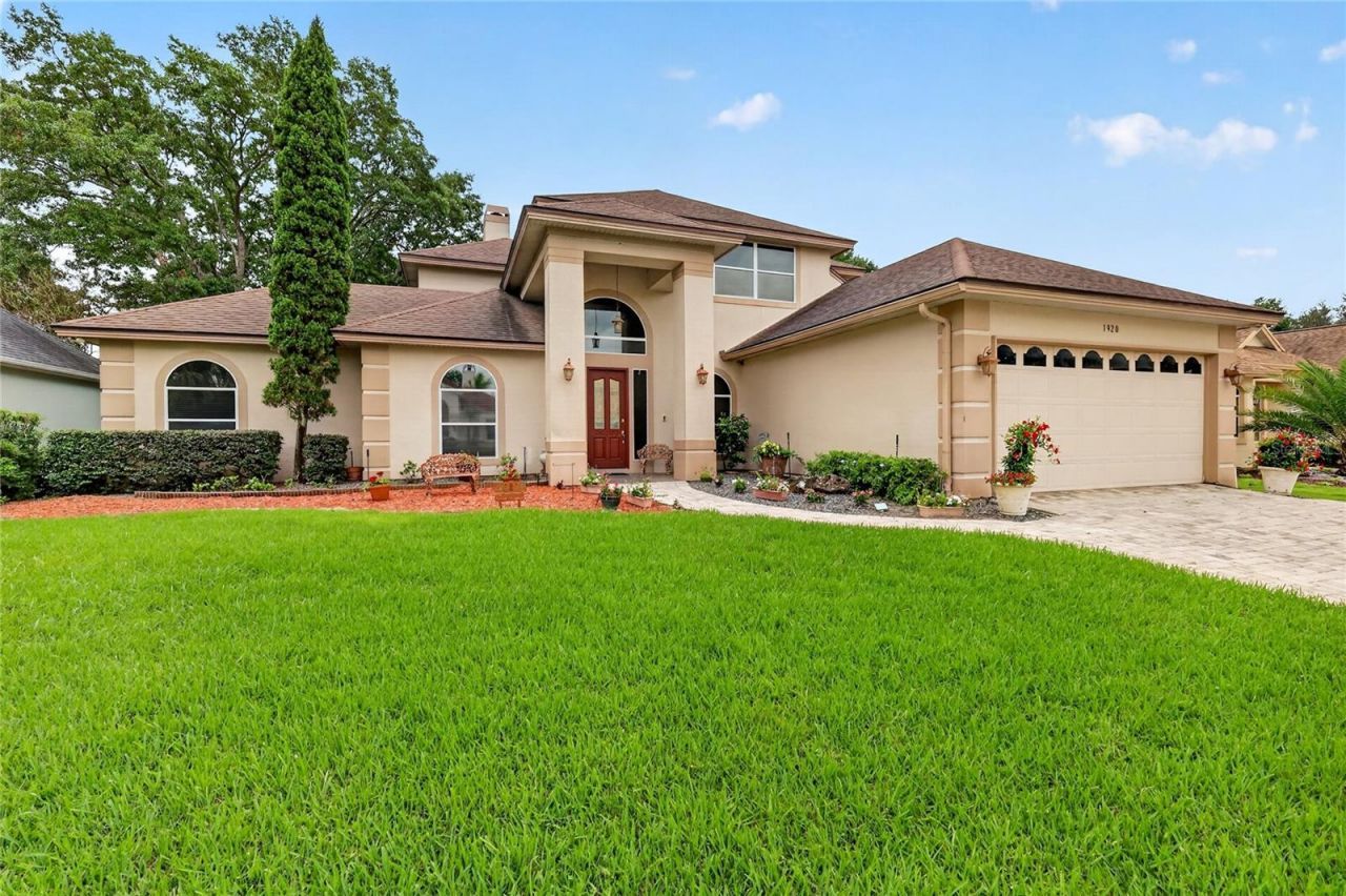 1920 Edgewater Drive , Mount Dora, FL 32757 Main Photo