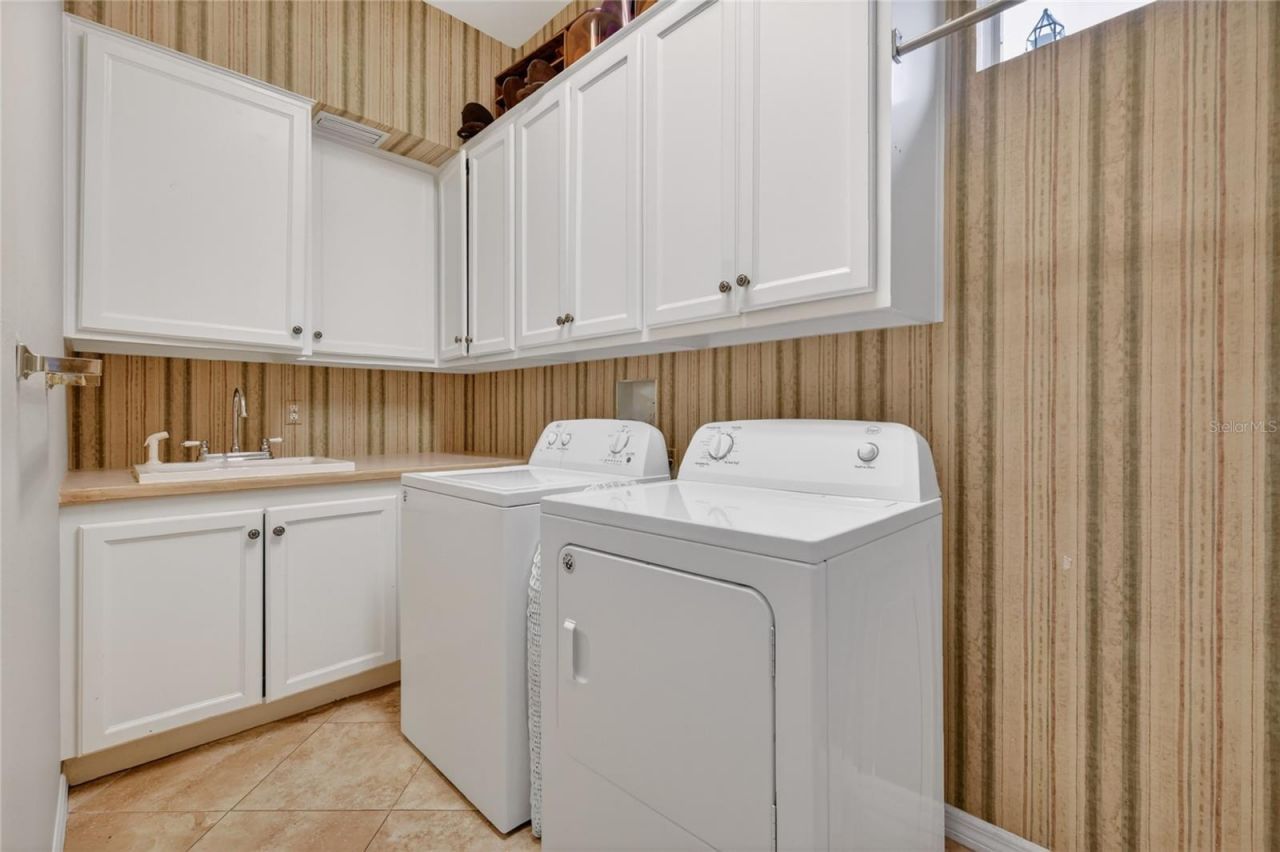 1920 Edgewater Drive , Mount Dora, FL 32757 Photo