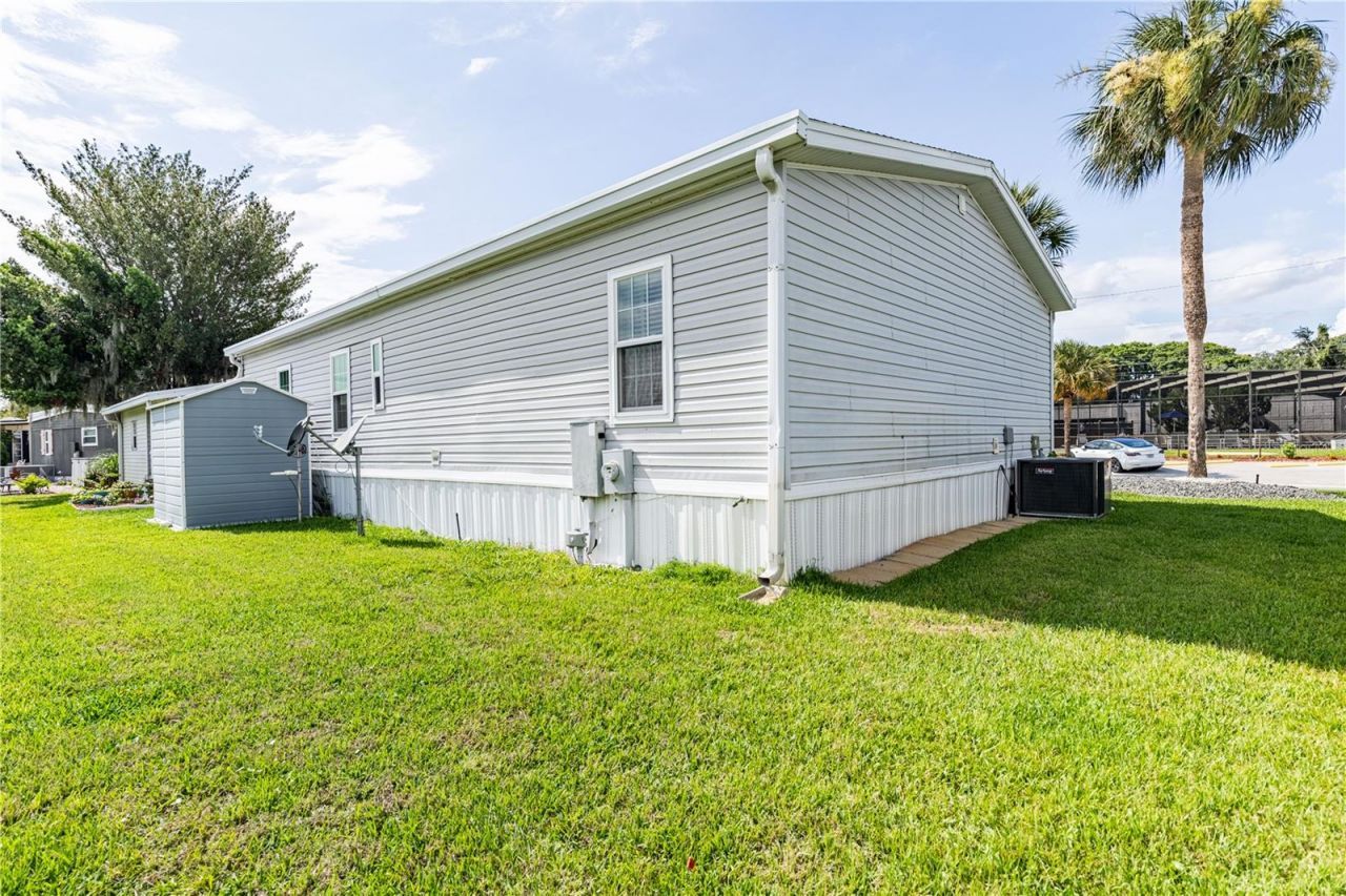 2611 Vindale Road, Tavares, FL 32778 Photo