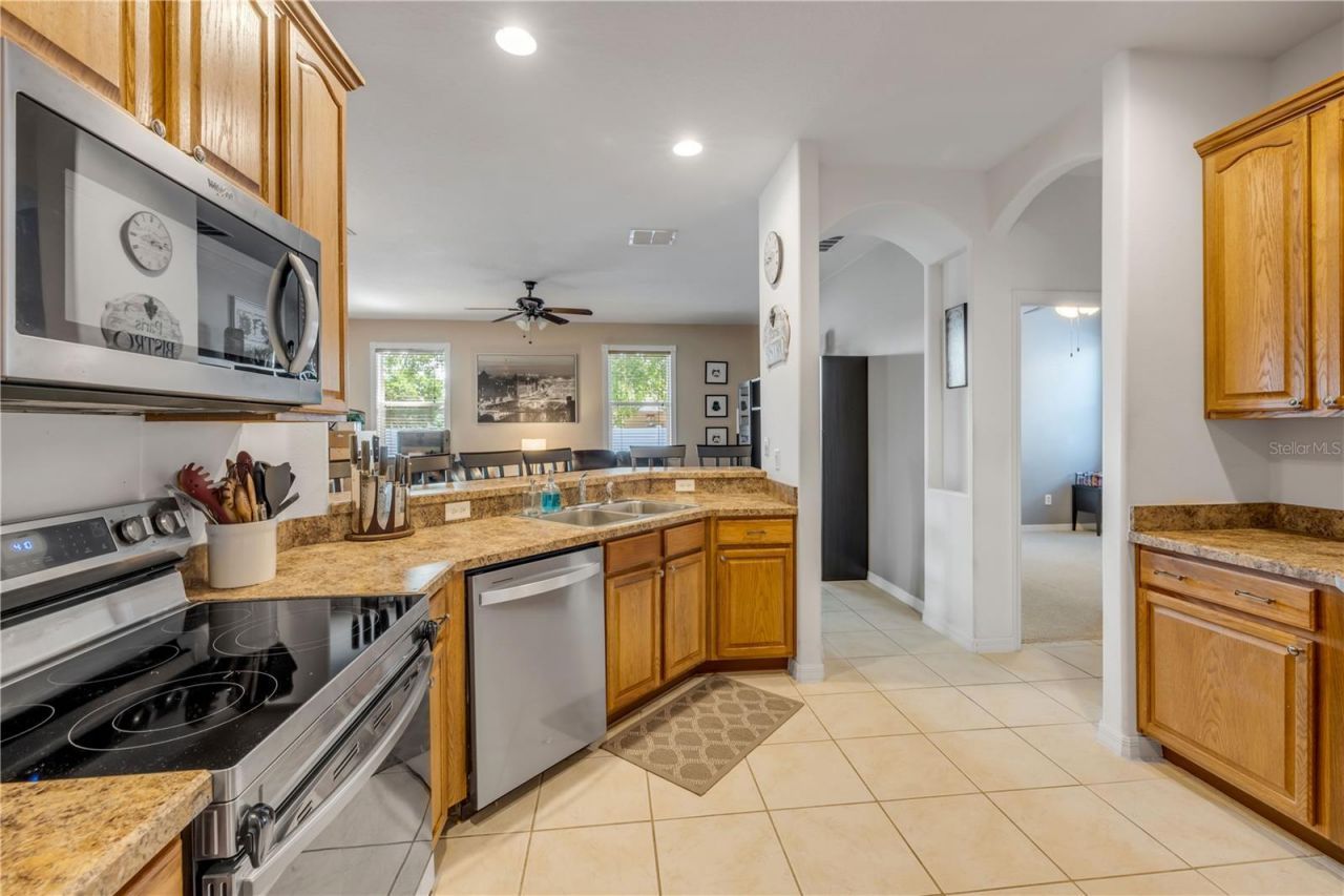 36624 Grand Island Oaks Circle , Grand Island, FL 32735 Photo
