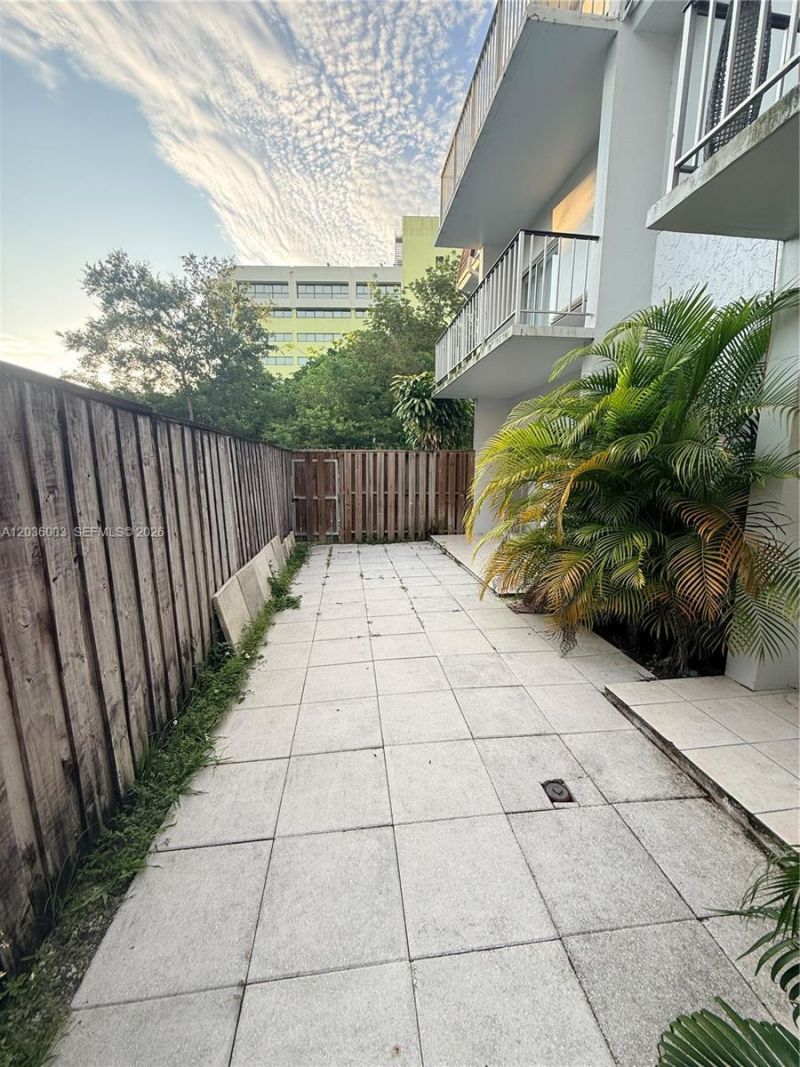 9611 SW 77th Ave, Unit 108A, Miami, FL 33156 Photo