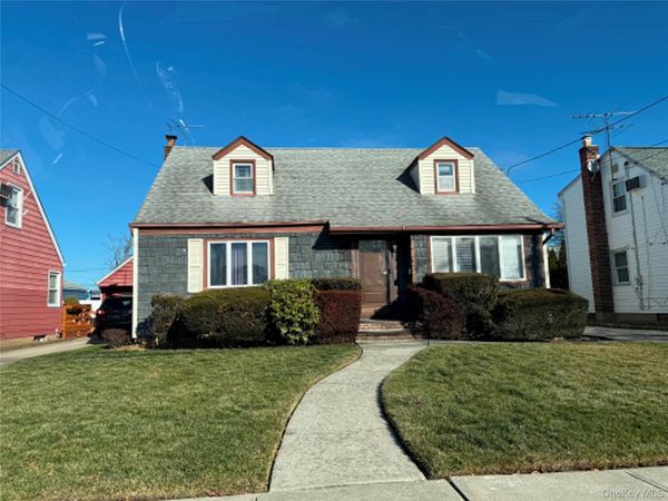 51 Virginia Street , Valley Stream, NY 11580