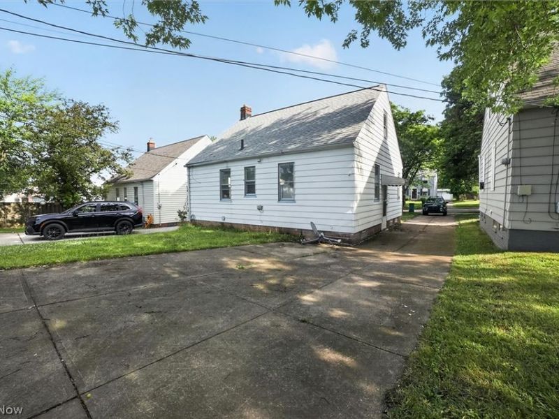 19500 Libby Road, Maple Heights, OH 44137 Photo 23