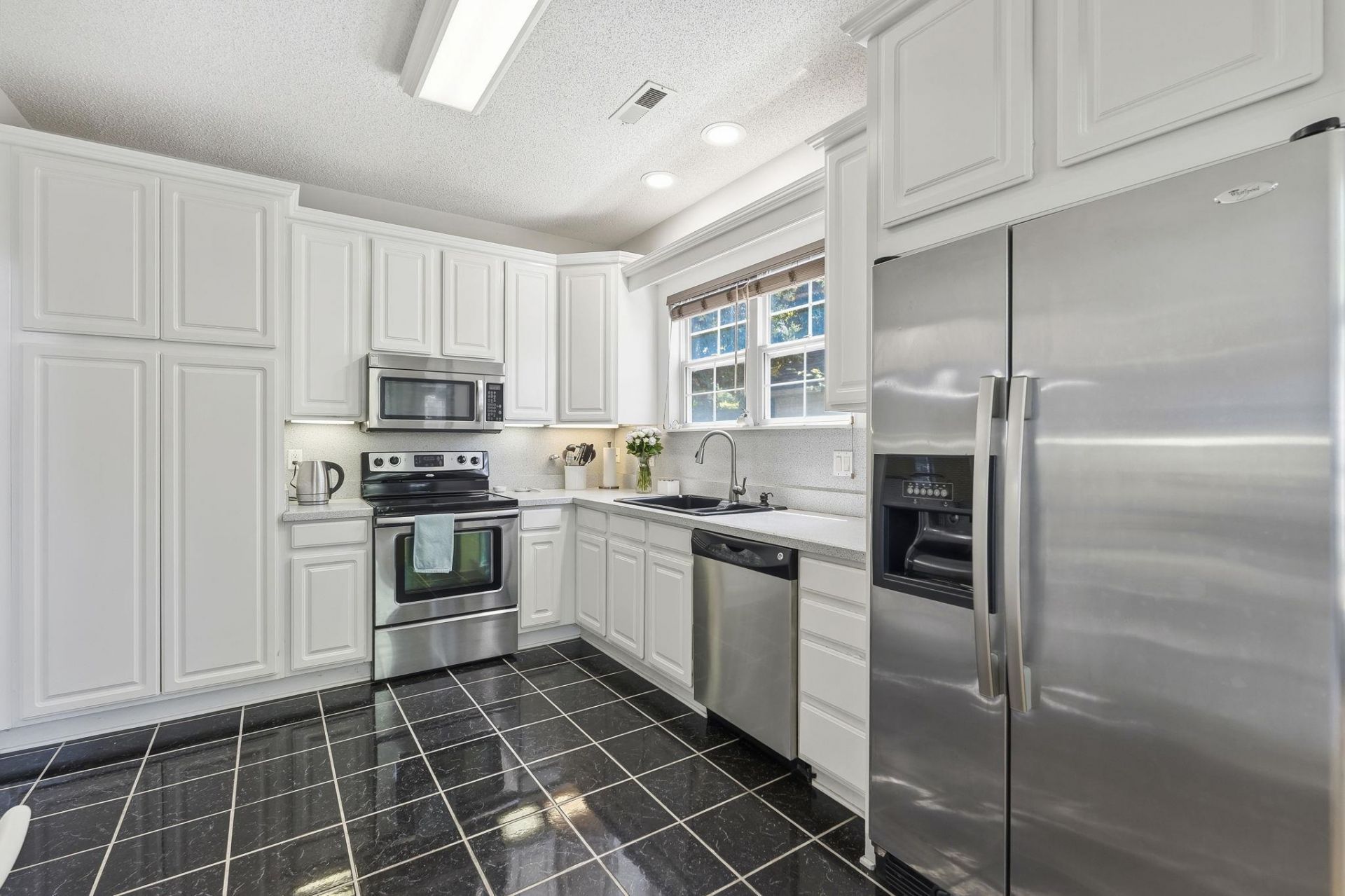 810 Brenda Pl.  Photo 11