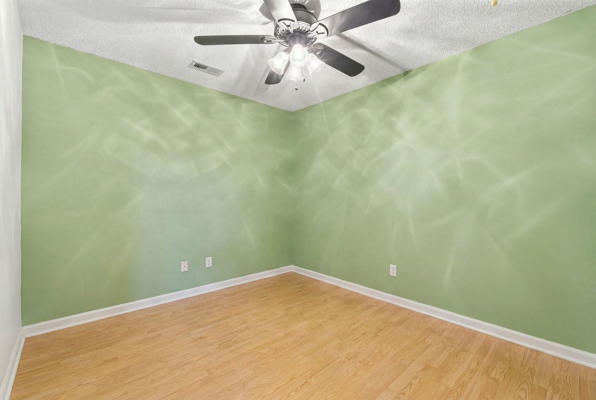810 Brenda Pl.  Photo 29