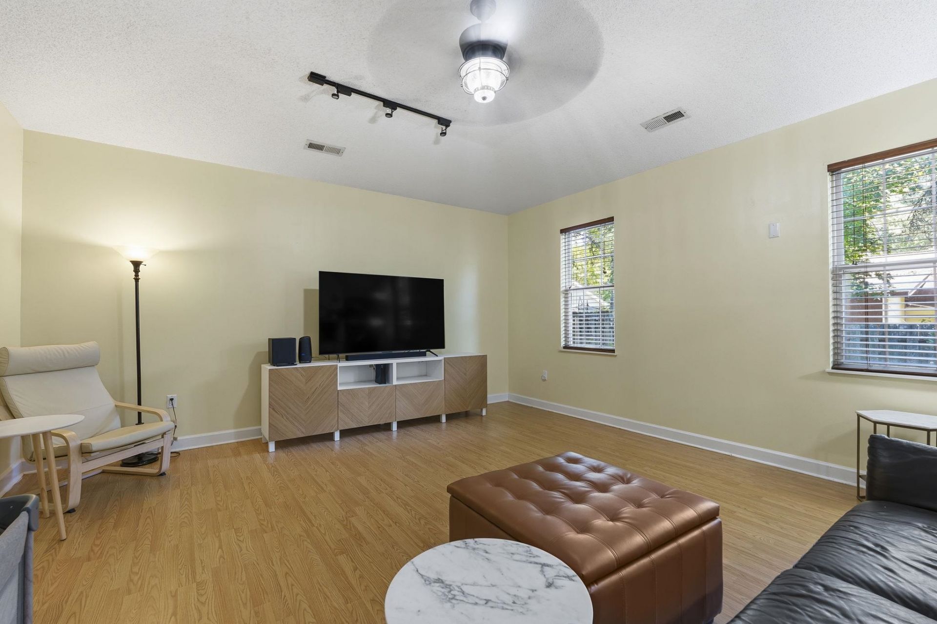 810 Brenda Pl.  Photo 6