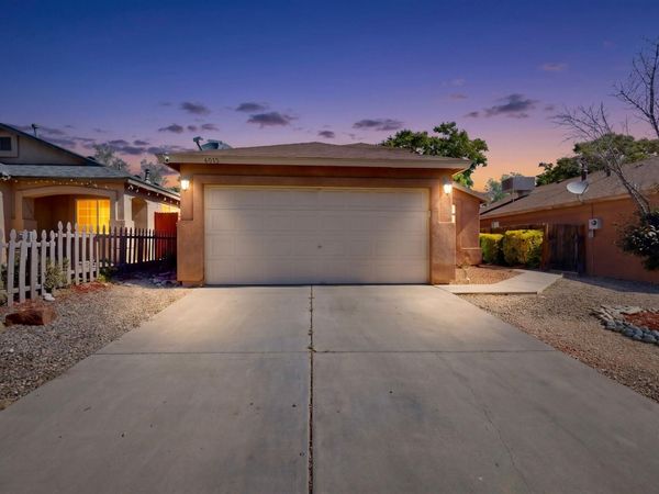 6015 Ursa Avenue NW, Albuquerque, NM 87114