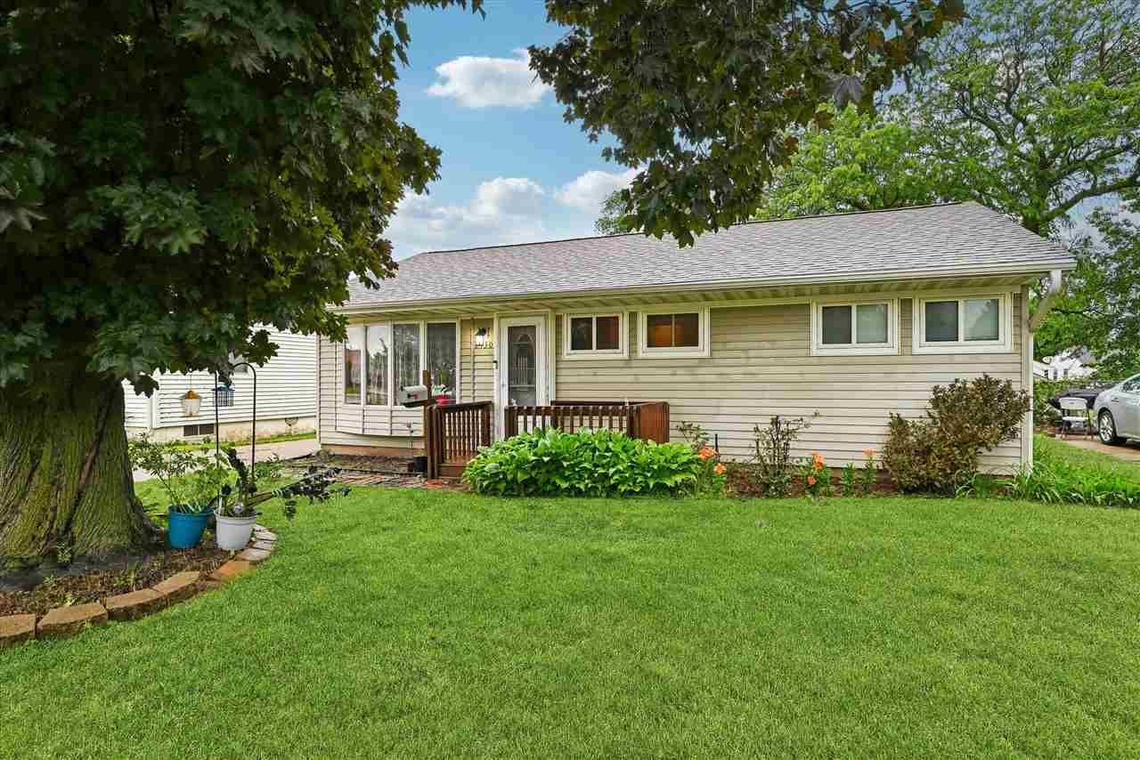 2430 3rd Ave, Marion, IA 52302 Main Photo