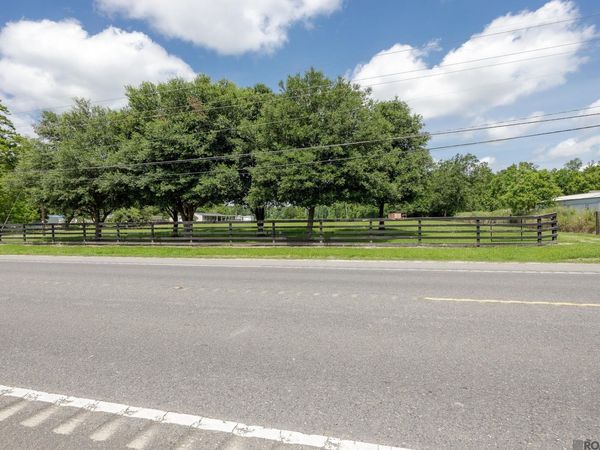 La Hwy 22, St Amant, LA 70774