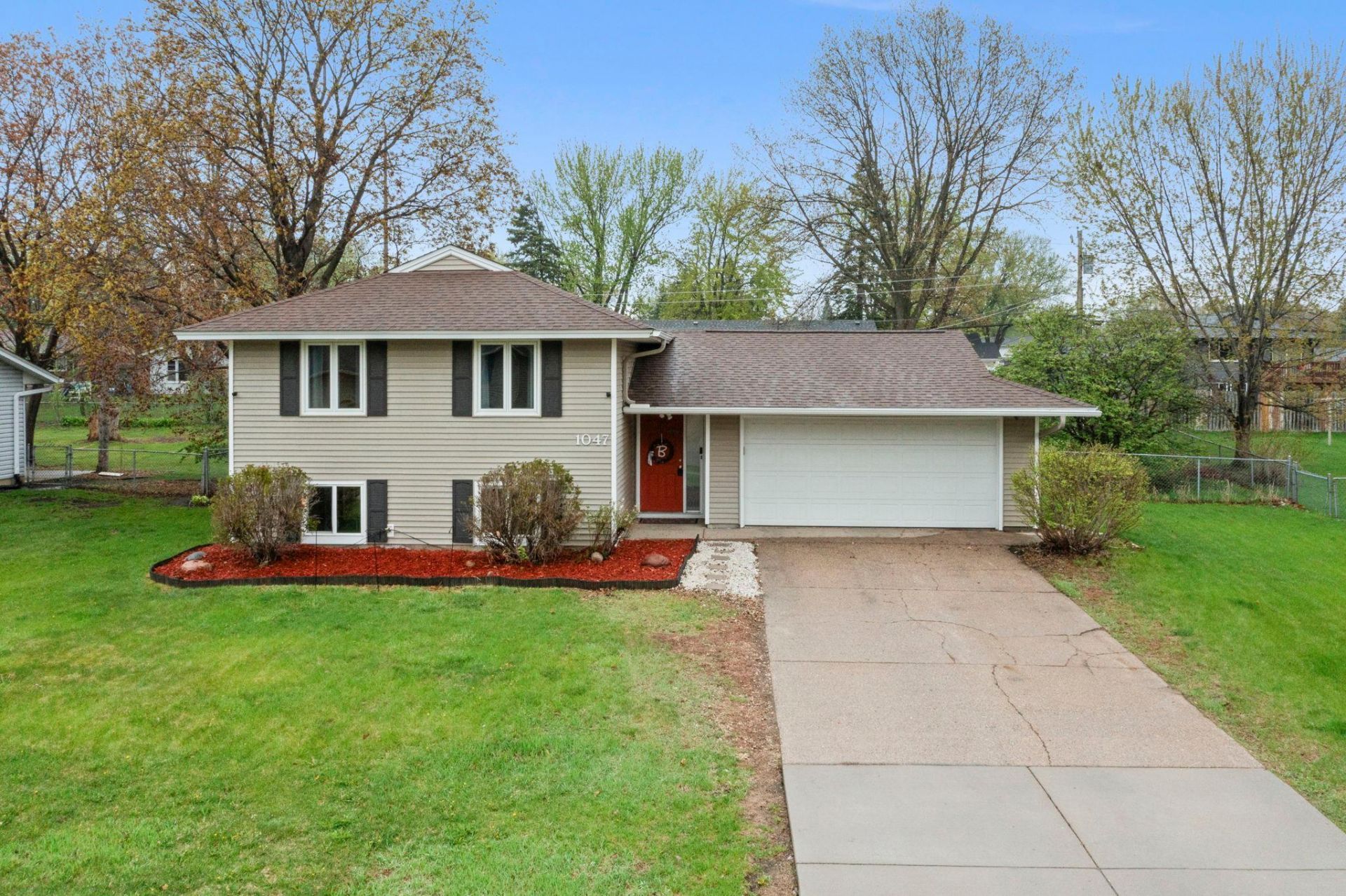 1047 Lowell Drive , Apple Valley, MN 55124