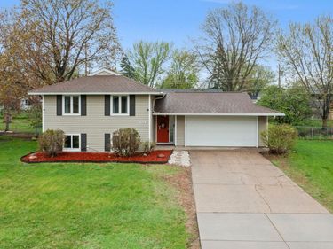 1047 Lowell Drive, Apple Valley, MN 55124