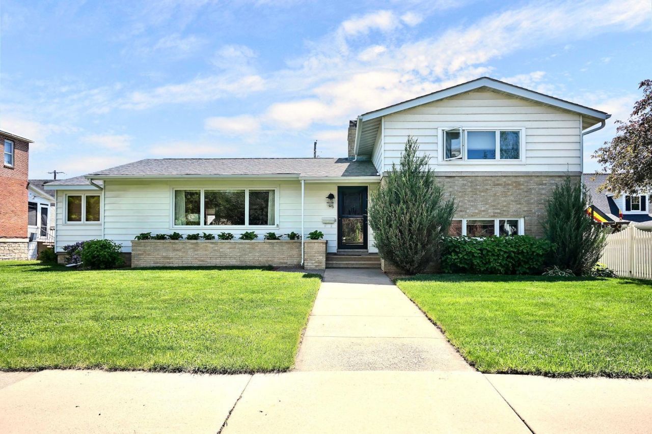 65 E Broadway Street , Winona, MN 55987