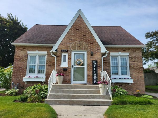 1709 Waldo Blvd, Manitowoc, WI 54220