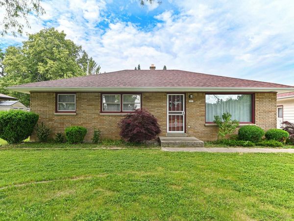 3220 W Howard Ave, Greenfield, WI 53221