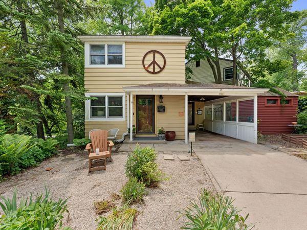 3061 N Gordon Cir, Milwaukee, WI 53212