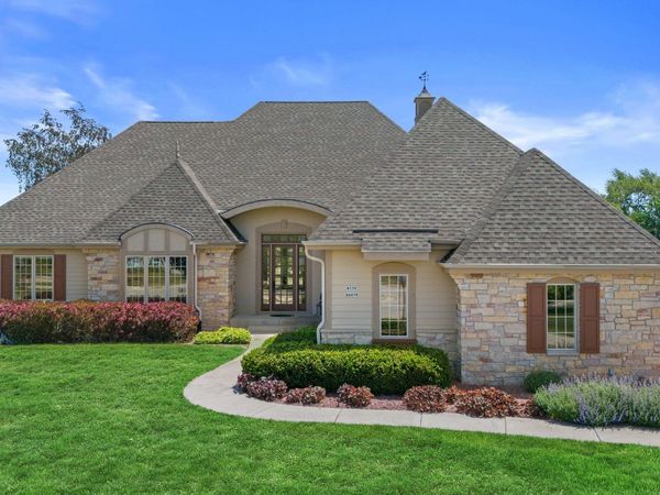 W358N6658 Spring Hollow Cir, Oconomowoc, WI 53066