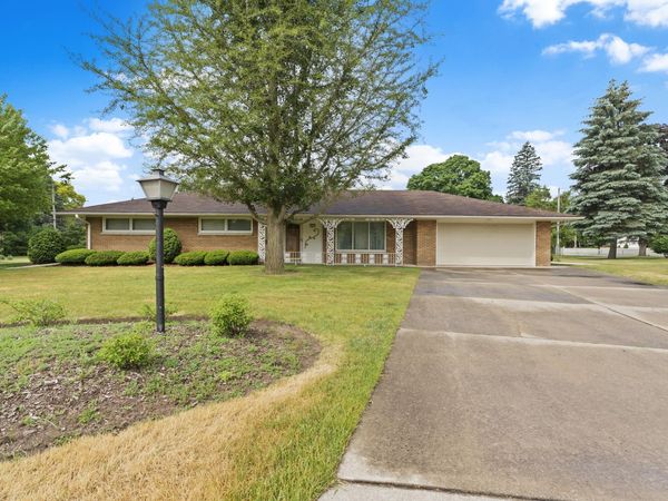 409 Vernon Ave, Thiensville, WI 53092
