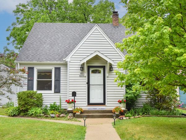 W63N375 Hillcrest Ave, Cedarburg, WI 53012