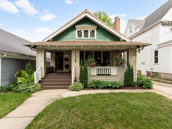 1538 N 70th St, Wauwatosa, WI 53213