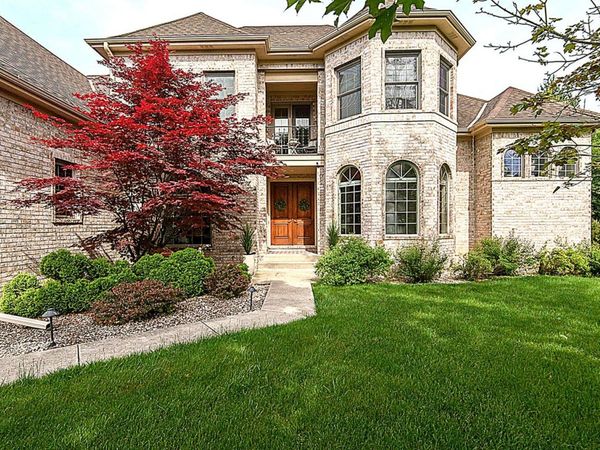 10935 N Oriole Ln, Mequon, WI 53092