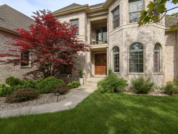 10935 N Oriole Ln, Mequon, WI 53092