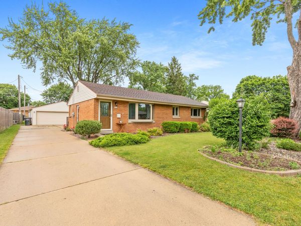 4353 S 61st St, Greenfield, WI 53220