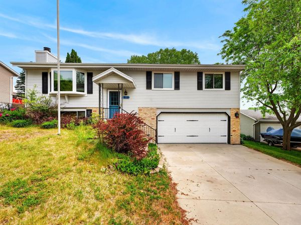 919 Squire Ln, West Bend, WI 53090
