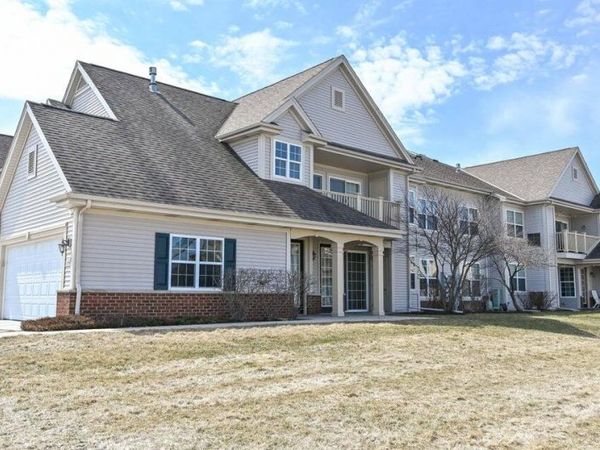 W206N16706 Blackberry Cir, Jackson, WI 53037