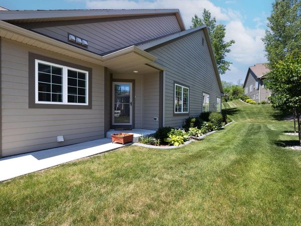 248 Lower Woodford Cir, Unit 17, West Bend, WI 53090