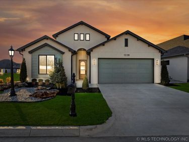 1228 N 72nd Street , Broken Arrow, OK 74014