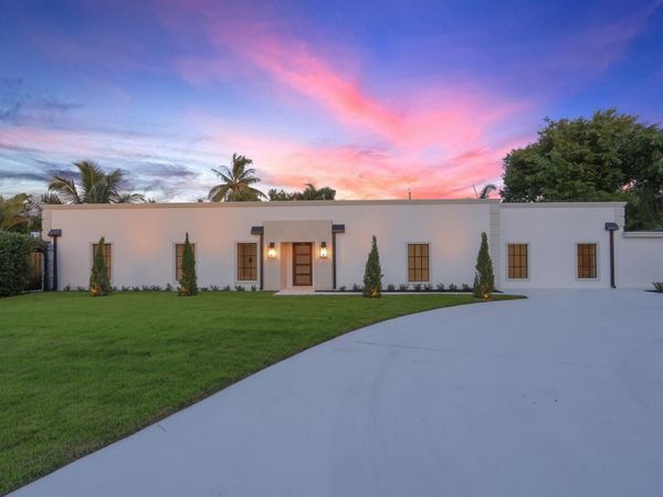 391 W Riverside Drive, Tequesta, FL 33469