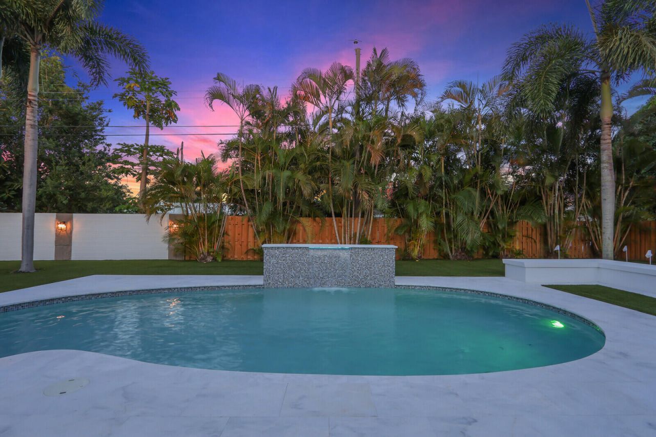391 W Riverside Drive, Tequesta, FL 33469 Photo