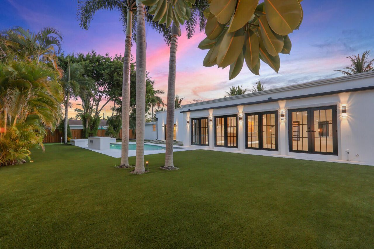 391 W Riverside Drive, Tequesta, FL 33469 Photo