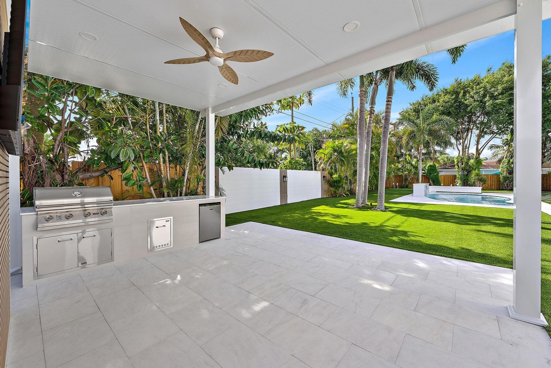 391 W Riverside Drive, Tequesta, FL 33469 Photo