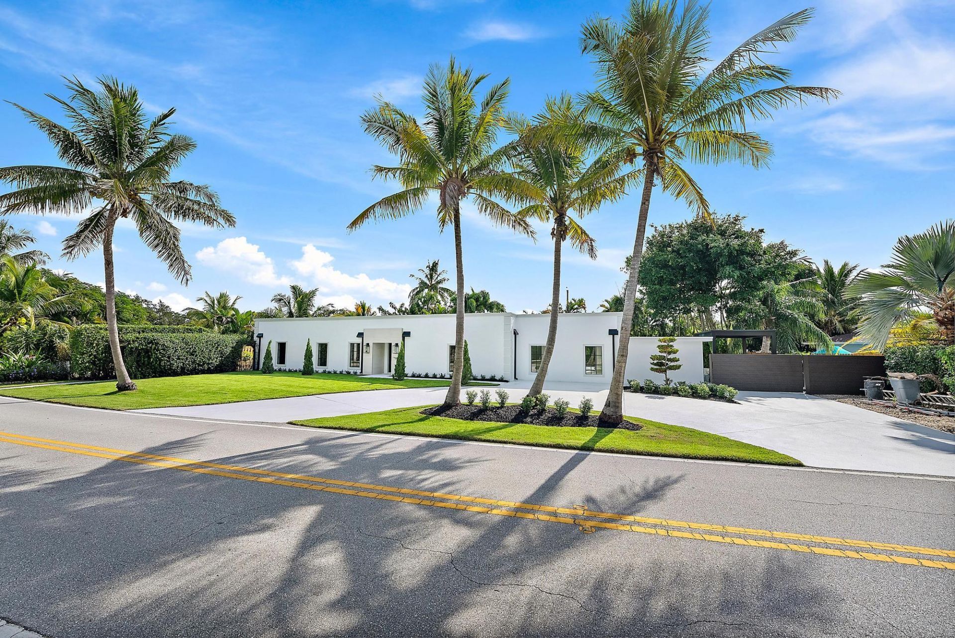 391 W Riverside Drive, Tequesta, FL 33469 Photo