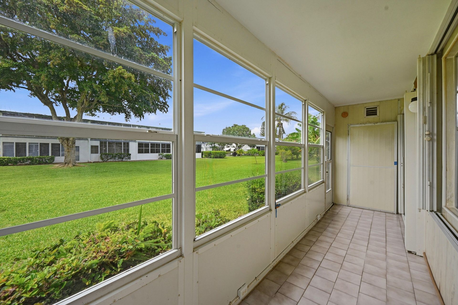 132 Cambridge F, West Palm Beach, FL 33417 Photo