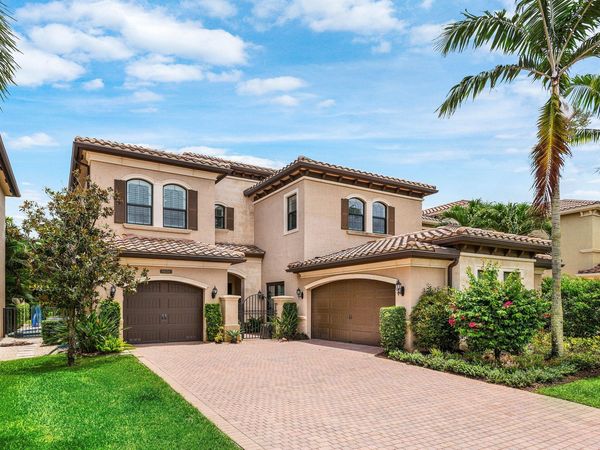 8658 Lewis River Road, Delray Beach, FL 33446