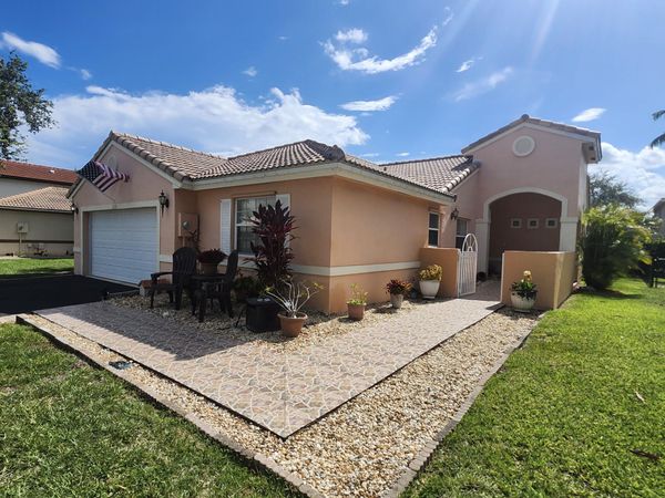 120 NW 189th Avenue NW, Pembroke Pines, FL 33029