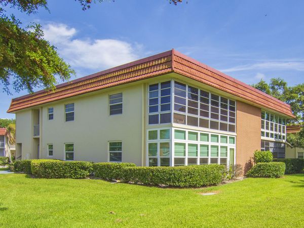 16 Vista Palm Lane, Unit 106, Vero Beach, FL 32962