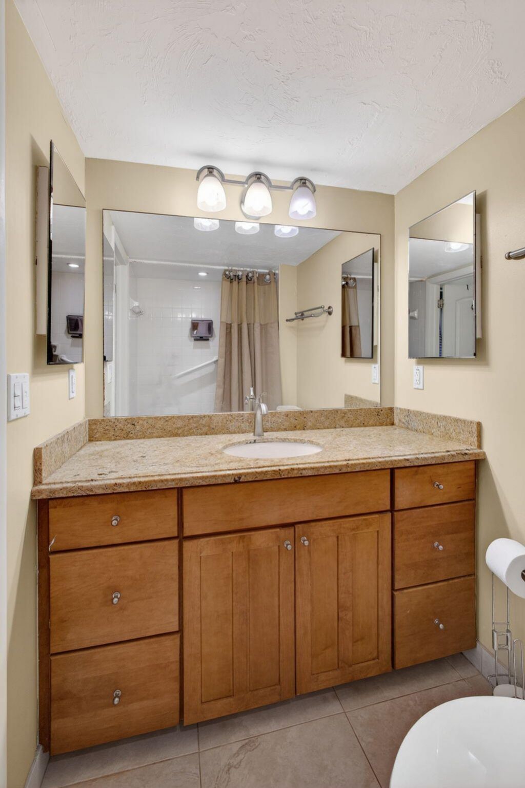 145 S Ocean Avenue, Unit 219, Palm Beach Shores, FL 33404 Photo
