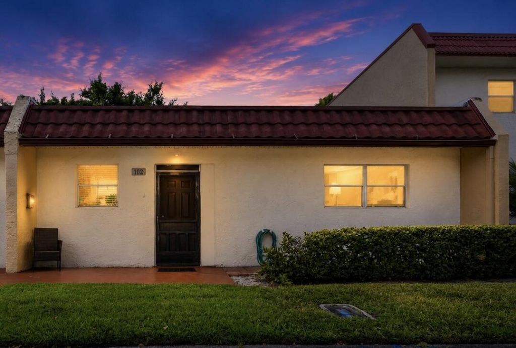 102 Lake Anne Drive, West Palm Beach, FL 33411 Photo