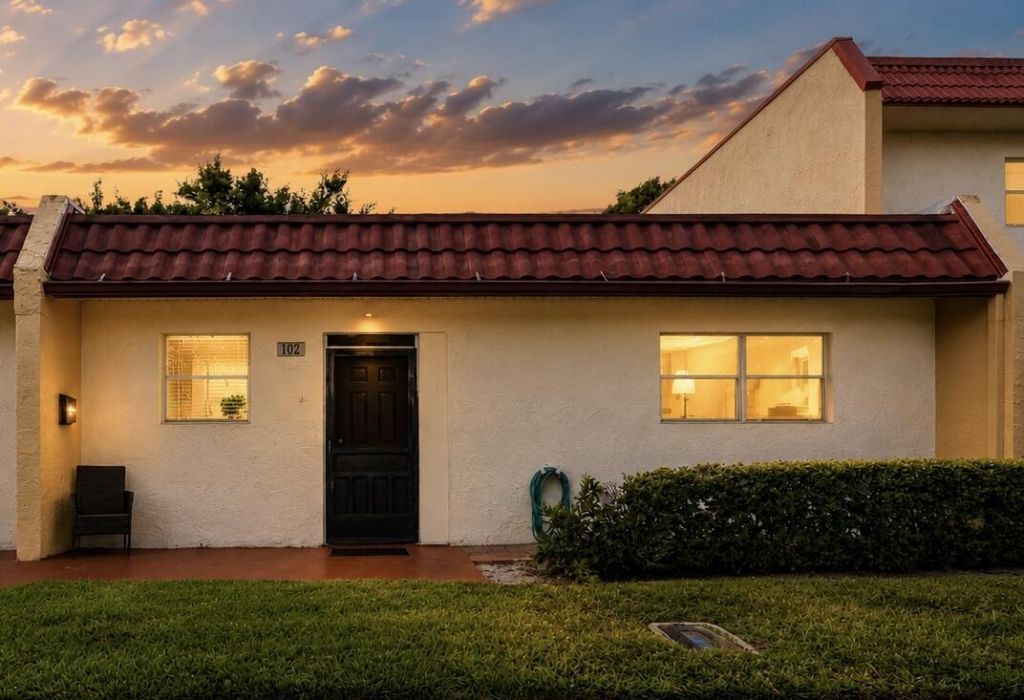 102 Lake Anne Drive, West Palm Beach, FL 33411 Photo