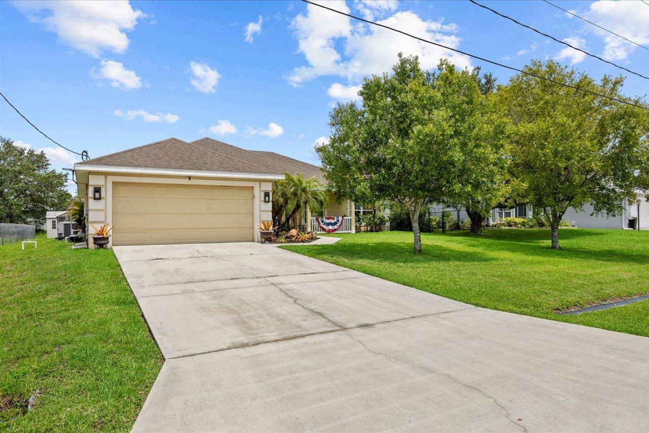 2585 SW National Circle, Port Saint Lucie, FL 34953 Photo