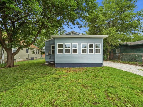 3203 W AUGUSTANA Avenue, Peoria, IL 61605