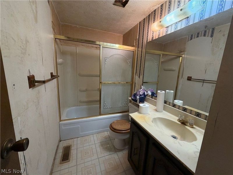 117 Dennis Drive, Cortland, OH 44410 Photo 11