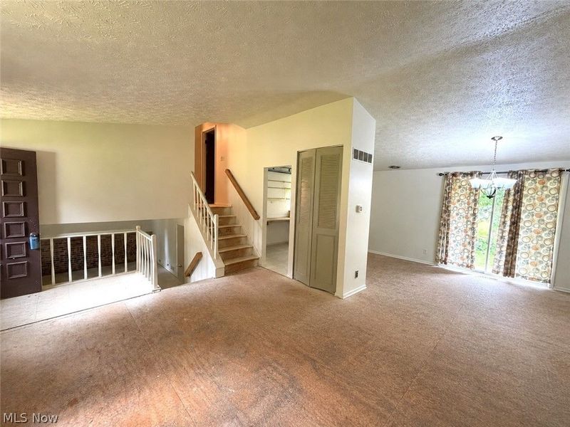 117 Dennis Drive, Cortland, OH 44410 Photo 3
