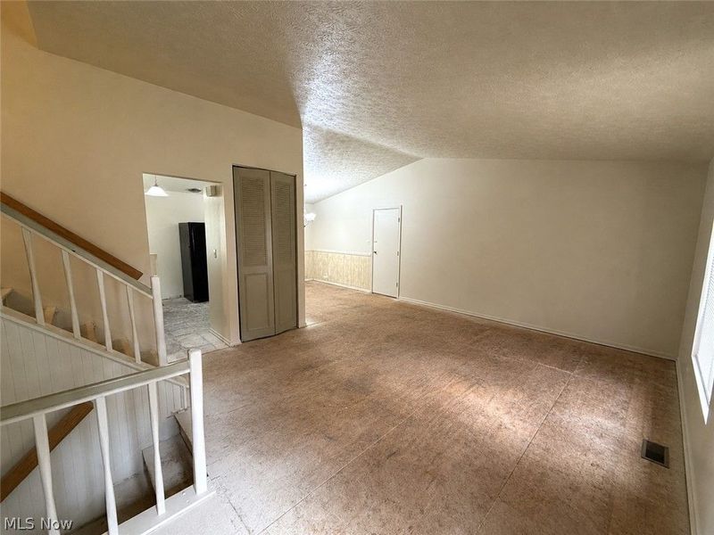 117 Dennis Drive, Cortland, OH 44410 Photo 4