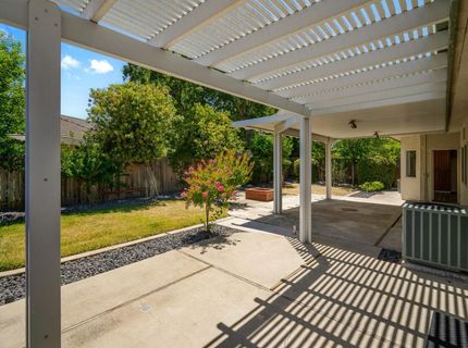 9677 Soaring Oaks Dr, Elk Grove, CA 95758 Photo